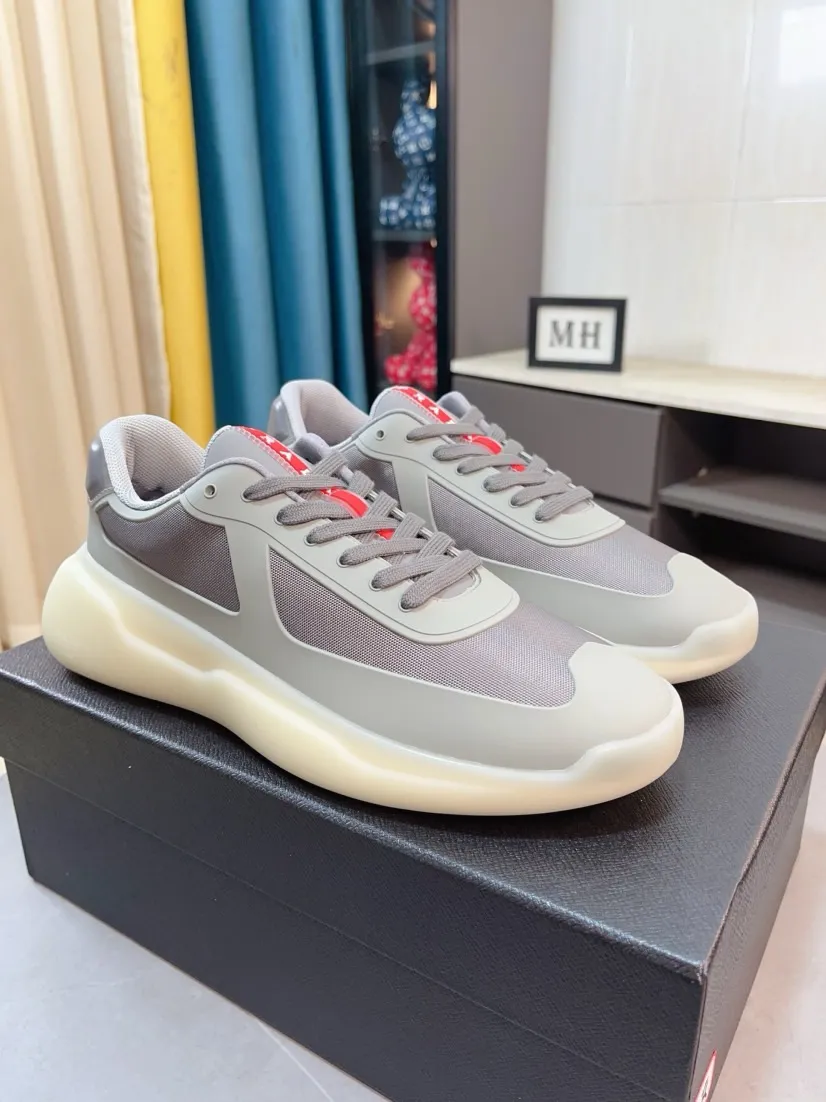 The ex-factory price is 680🌹🌹The high-quality new Prada (Prada) counters are launched simultaneously. The new men's shoes and 😘fabrics are selected from imported mesh and glue-spraying technology. Imported cowhide lining. 👍🏿High-end☄️Open-molded non-slip rubber outsole, exquisite lines, simple and elegant, comfortable and high-end for leisure travel. Code number: 38 to 44